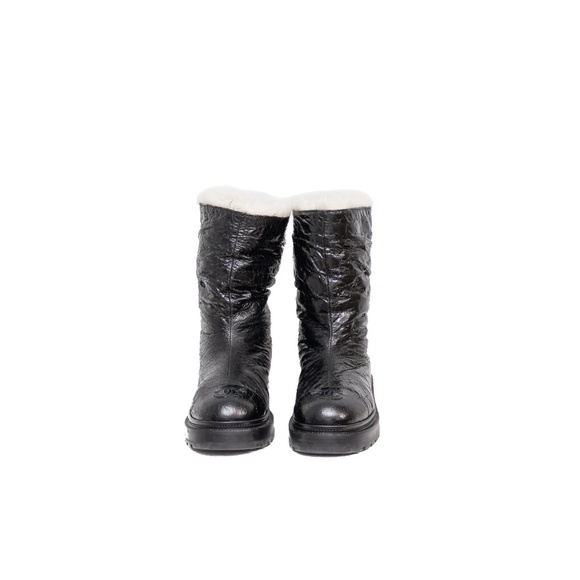 Chanel Black Crackled Patent Leather Shearling-Lined Winter Boots – Size 36.5 C - Picture 3 of 11